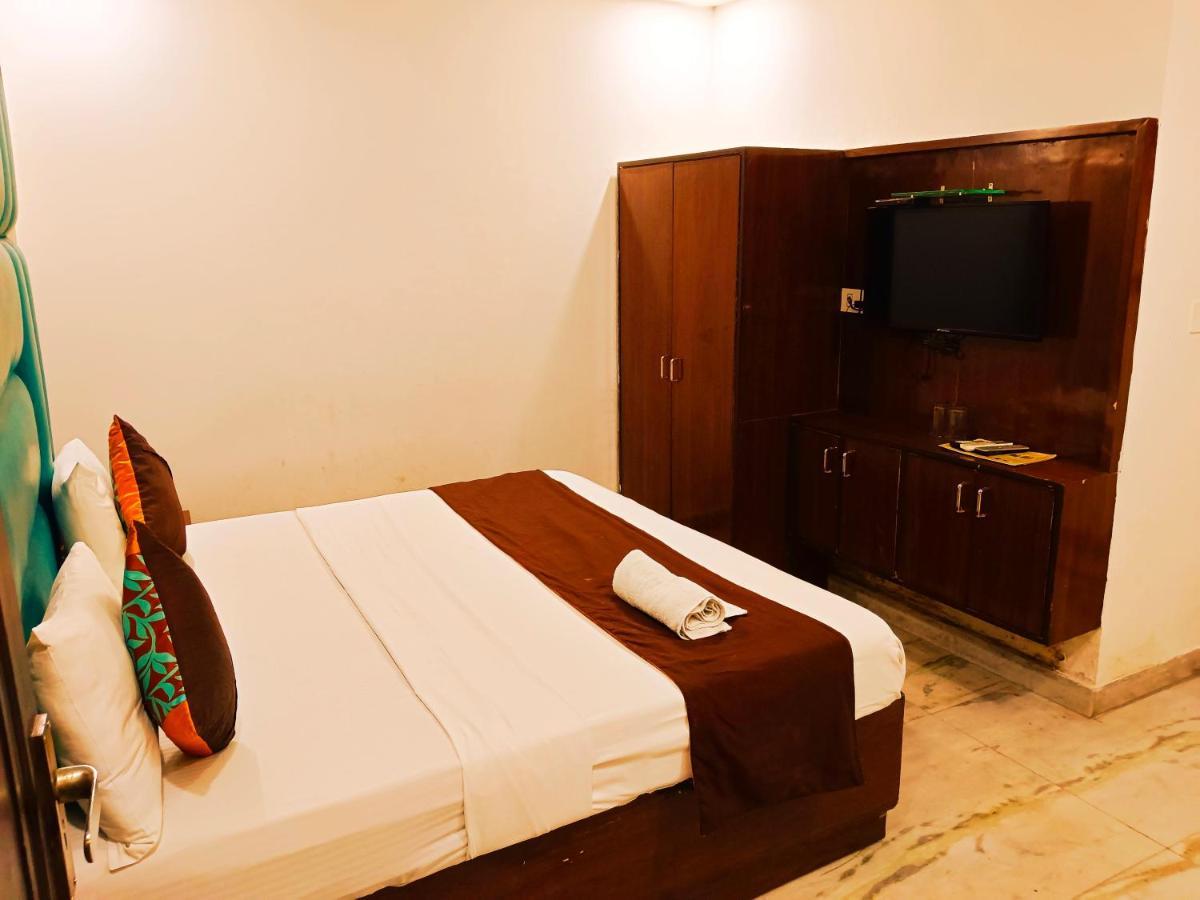 Hotel De Tark Near Igi Airport Delhi New Delhi Exteriör bild