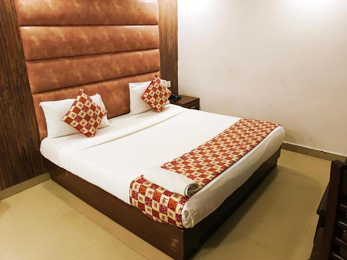 Hotel De Tark Near Igi Airport Delhi New Delhi Exteriör bild